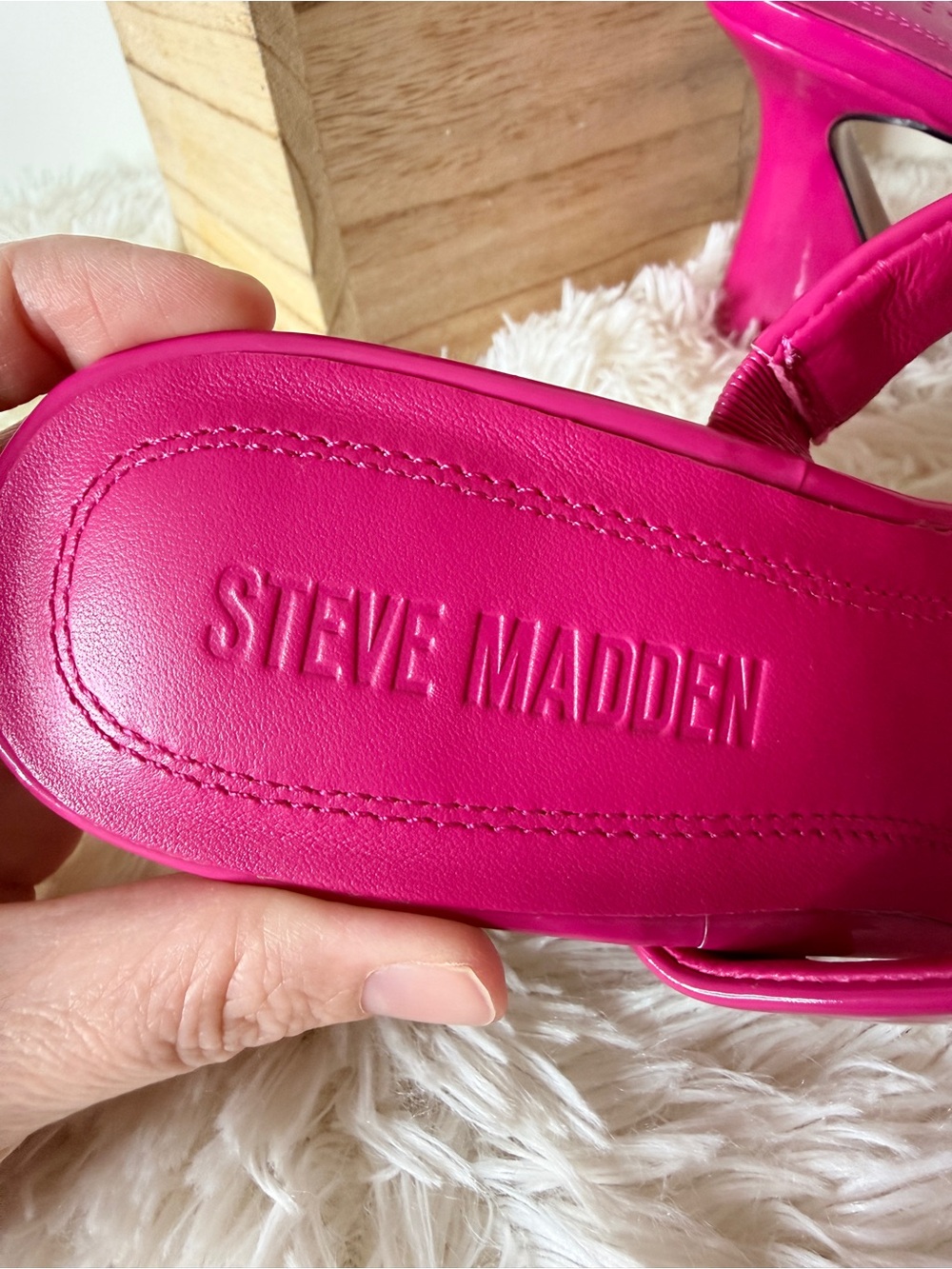 Steve Madden Renie Patent Faux Leather Toe Loop Flare Heel Sandals Fuchsia Sz 7 - Picture 5 of 8
